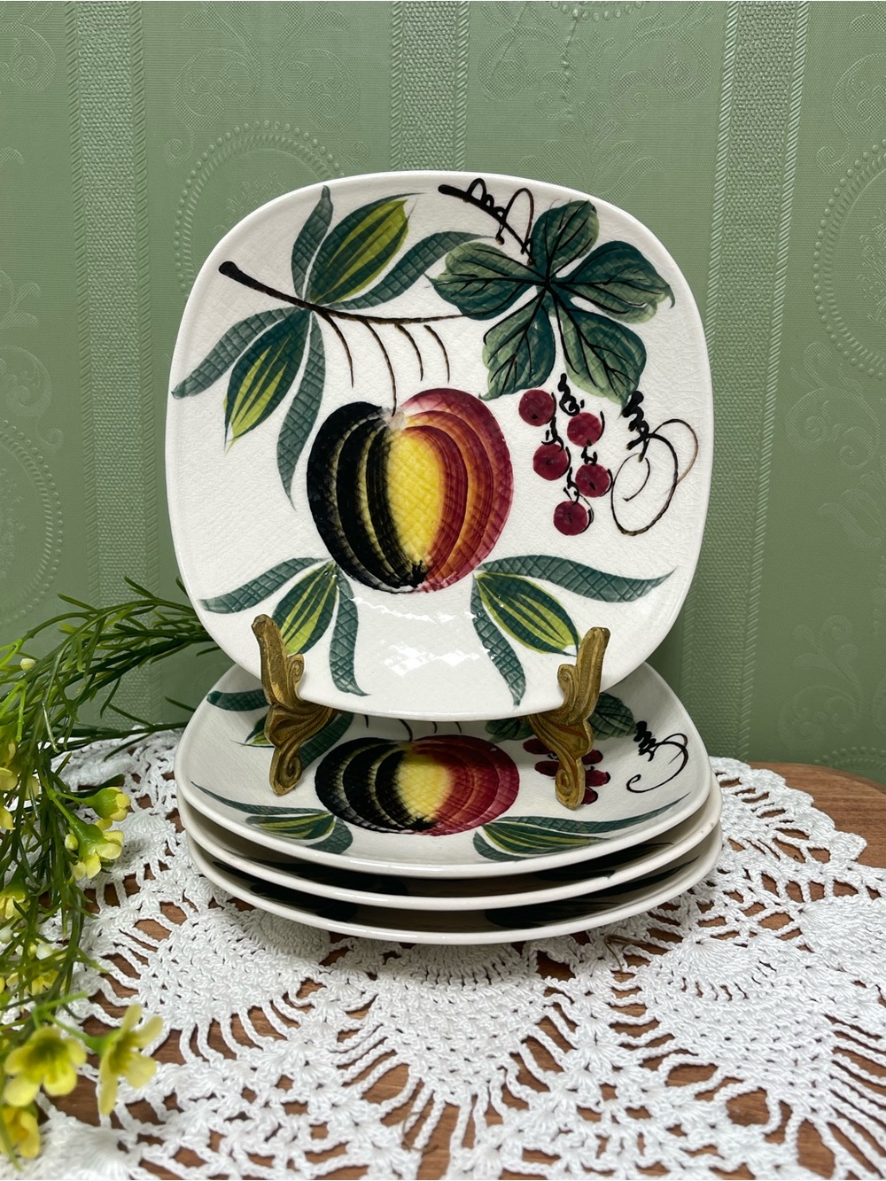 Ucagco Fruit Apple Handpainted USA 4 Bread Dessert Plates 6 In Appetizer Plates